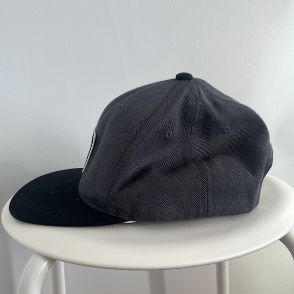 Brixton | Snapback Hat | Gray & Black - Picture 2 of 7